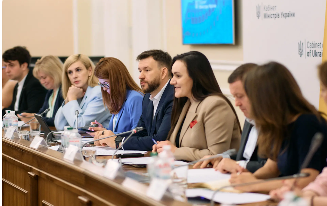 Інвестиції в дітей сьогодні визначають майбутнє України – Денис Улютін під час зустрічі із заступником Виконавчого директора ЮНІСЕФ Тедом Чайбаном. 23.06.26 Інвестиції в дітей сьогодні визначають майбутнє України – Денис Улютін під час зустрічі із заступником Виконавчого директора ЮНІСЕФ Тедом Чайбаном. 23.06.26